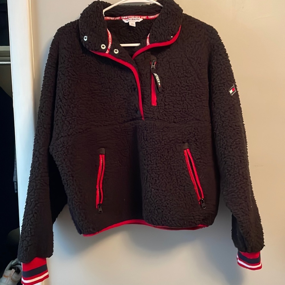 Black & Red Tommy Hilfiger Sherpa Pullover. Size Small